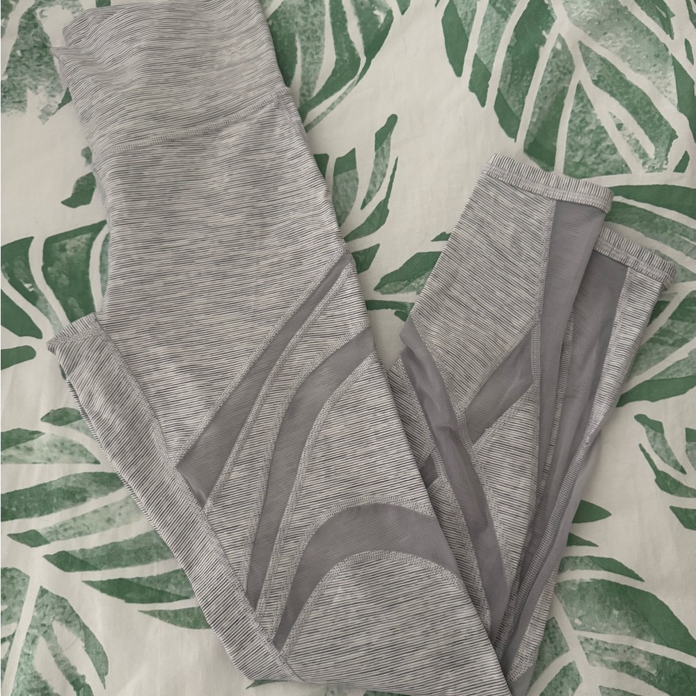 Lululemon Athletica Striped Wunder Under Gray/White Leggings w/mesh pattern